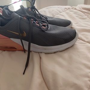 Nike air shoes women’s